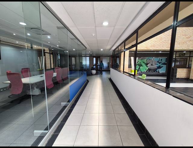 1,832M² OFFICE FOR SALE IN WOODMEAD